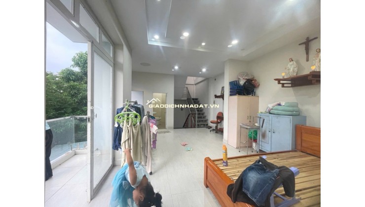 7 tỷ 2 - 100m ngang hơn 8m nhà 3 tầng kiên cố sát Vạn Phúc City - HẺM XE HƠI TỚI CỬA